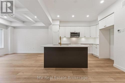 44 Fieldstone Lane Private, Centre Wellington (Elora/Salem), ON - Indoor Photo Showing Kitchen