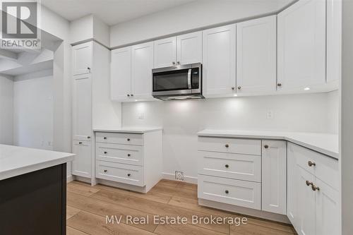 44 Fieldstone Lane Private, Centre Wellington (Elora/Salem), ON - Indoor Photo Showing Kitchen