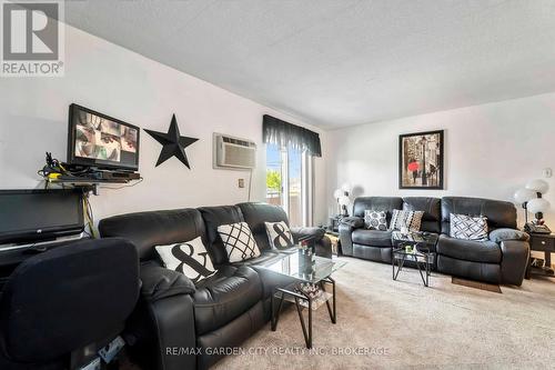 202 - 4692 Crysler Avenue, Niagara Falls (Downtown), ON - Indoor Photo Showing Living Room