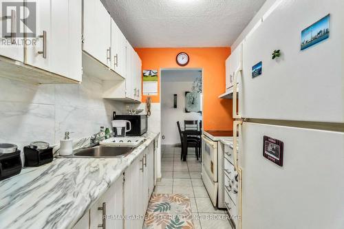 202 - 4692 Crysler Avenue, Niagara Falls (Downtown), ON - Indoor Photo Showing Kitchen