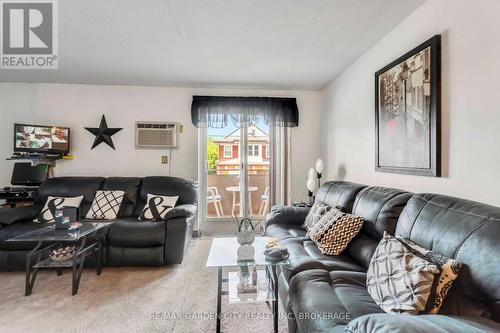 202 - 4692 Crysler Avenue, Niagara Falls (Downtown), ON - Indoor Photo Showing Living Room
