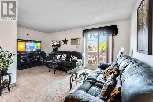 202 - 4692 Crysler Avenue, Niagara Falls (Downtown), ON - Indoor Photo Showing Living Room