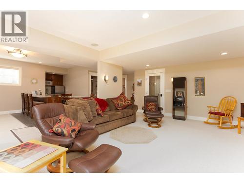 2532 Tuscany Drive, West Kelowna, BC - Indoor Photo Showing Living Room