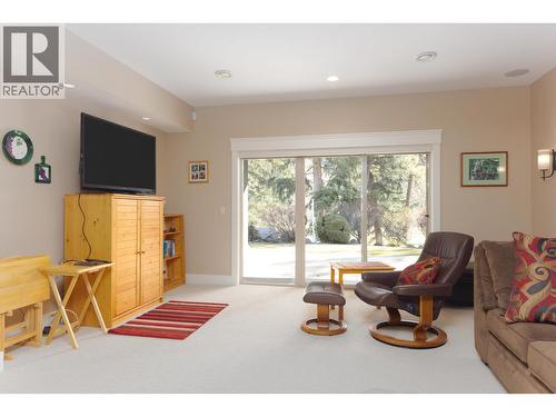 2532 Tuscany Drive, West Kelowna, BC - Indoor Photo Showing Living Room