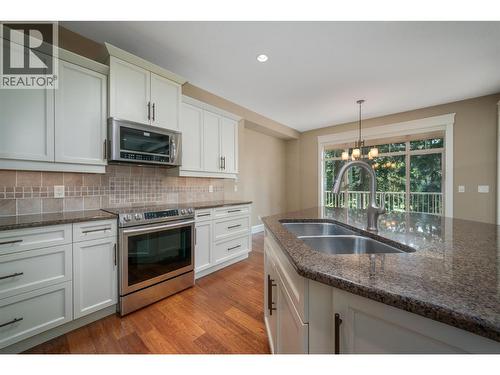 2532 Tuscany Drive, West Kelowna, BC - Indoor Photo Showing Kitchen With Double Sink With Upgraded Kitchen