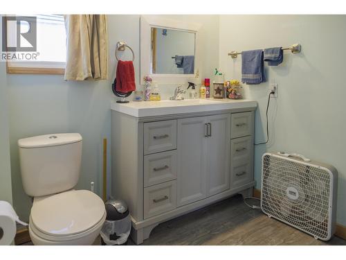 861 2Nd Avenue, Mcbride, BC - Indoor Photo Showing Bathroom