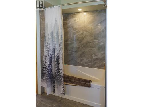 861 2Nd Avenue, Mcbride, BC - Indoor Photo Showing Bathroom
