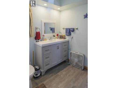 861 2Nd Avenue, Mcbride, BC - Indoor Photo Showing Bathroom