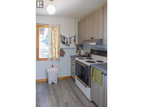 861 2Nd Avenue, Mcbride, BC - Indoor Photo Showing Kitchen