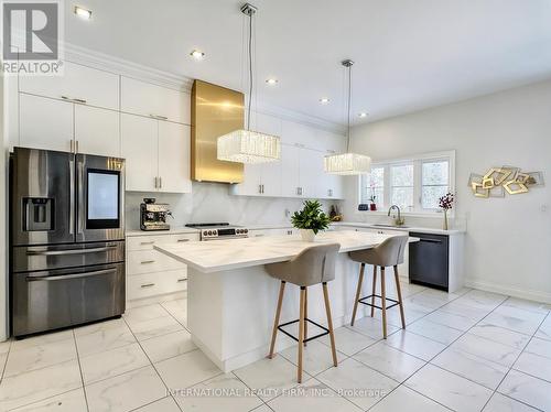 150 Cannes Avenue, Vaughan, ON - Indoor Photo Showing Kitchen With Upgraded Kitchen