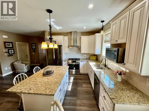 1132 Willow Row, Sicamous, BC - Indoor Photo Showing Kitchen With Double Sink With Upgraded Kitchen
