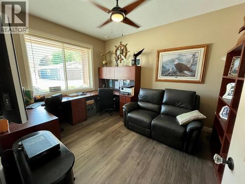 1132 Willow Row, Sicamous, BC - Indoor Photo Showing Living Room
