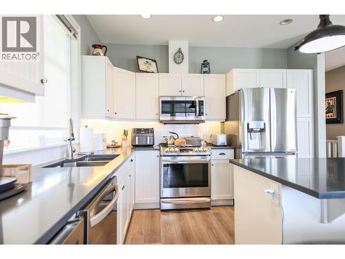2450 Radio Tower Road Unit# 202, Oliver, BC - Indoor Photo Showing Kitchen With Double Sink With Upgraded Kitchen