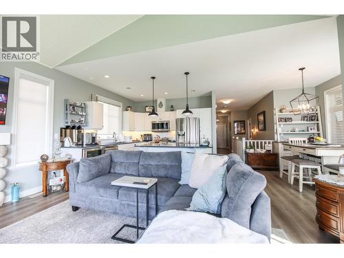 2450 Radio Tower Road Unit# 202, Oliver, BC - Indoor Photo Showing Living Room