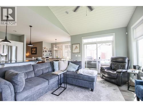 2450 Radio Tower Road Unit# 202, Oliver, BC - Indoor Photo Showing Living Room