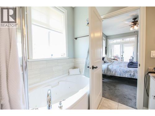 2450 Radio Tower Road Unit# 202, Oliver, BC - Indoor Photo Showing Bathroom