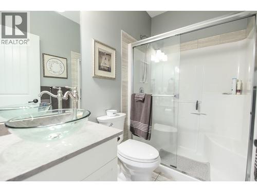 2450 Radio Tower Road Unit# 202, Oliver, BC - Indoor Photo Showing Bathroom