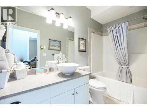 2450 Radio Tower Road Unit# 202, Oliver, BC - Indoor Photo Showing Bathroom