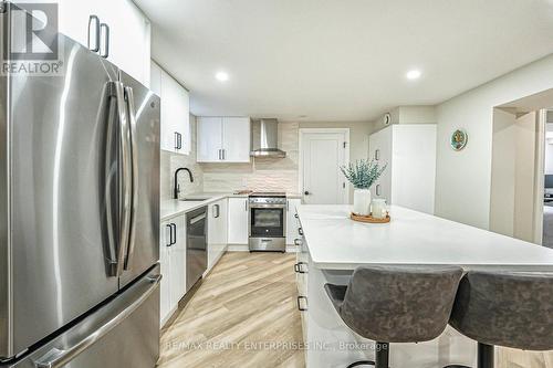 2344 Kenbarb Road, Mississauga, ON - Indoor Photo Showing Kitchen With Upgraded Kitchen
