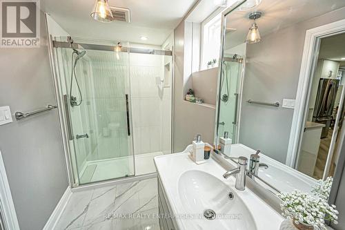 2344 Kenbarb Road, Mississauga, ON - Indoor Photo Showing Bathroom