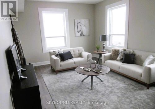 835 King Street E, Hamilton, ON - Indoor Photo Showing Living Room