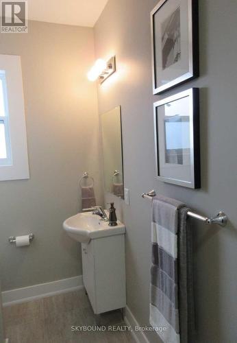 835 King Street E, Hamilton, ON - Indoor Photo Showing Bathroom