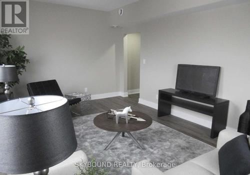 835 King Street E, Hamilton, ON - Indoor Photo Showing Living Room