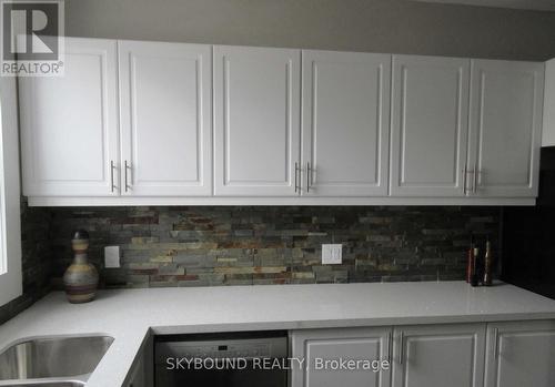 835 King Street E, Hamilton, ON - Indoor Photo Showing Kitchen