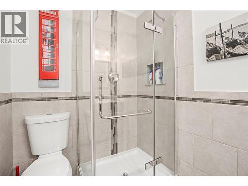 Lower level bathroom 3pc - 8990 College Drive, Coldstream, BC - Indoor Photo Showing Bathroom