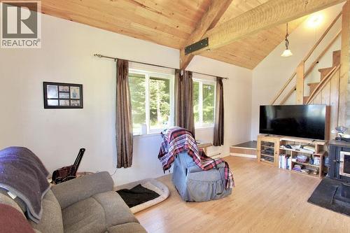 1514 Burgess Avenue, Masset, BC - Indoor Photo Showing Living Room