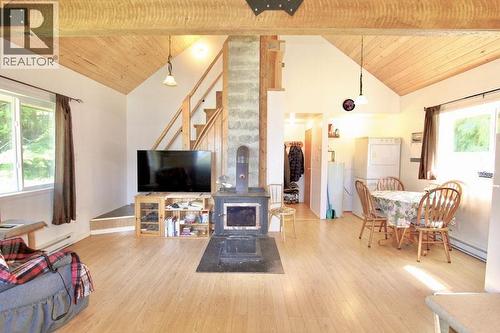 1514 Burgess Avenue, Masset, BC - Indoor Photo Showing Living Room