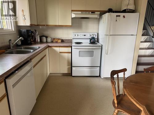 231 Centennial Drive, Mackenzie, BC - Indoor Photo Showing Kitchen With Double Sink