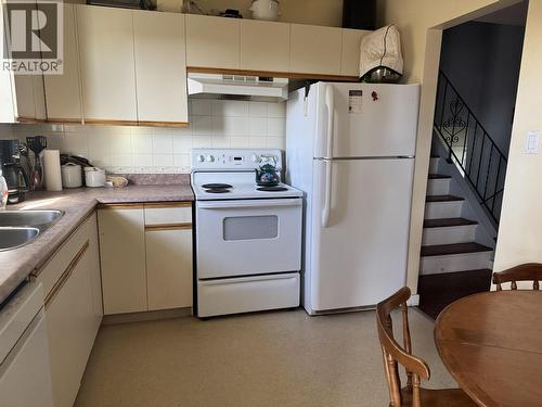 231 Centennial Drive, Mackenzie, BC - Indoor Photo Showing Kitchen With Double Sink
