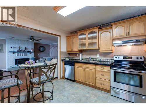 450 Hollywood Road S, Kelowna, BC - Indoor Photo Showing Kitchen