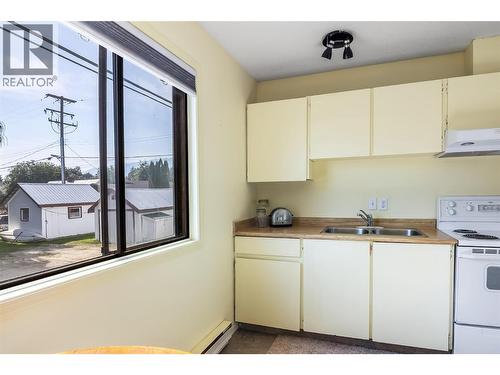 800 Mackenzie Avenue Unit# 101, Revelstoke, BC - Indoor Photo Showing Kitchen With Double Sink