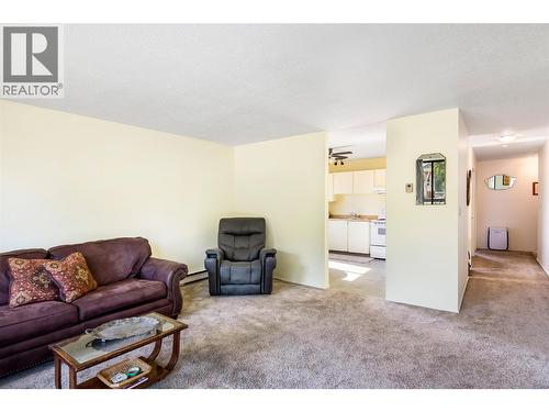 800 Mackenzie Avenue Unit# 101, Revelstoke, BC - Indoor Photo Showing Living Room