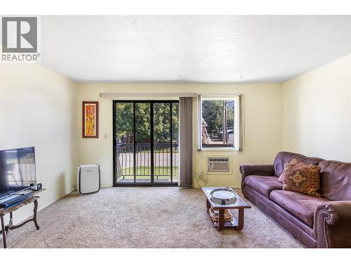 800 Mackenzie Avenue Unit# 101, Revelstoke, BC - Indoor Photo Showing Living Room