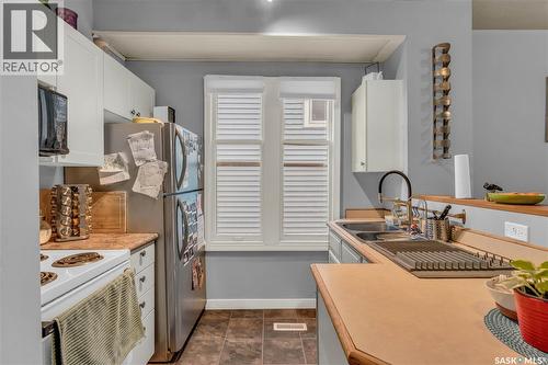2231 Quebec Street, Regina, SK - Indoor Photo Showing Kitchen With Double Sink