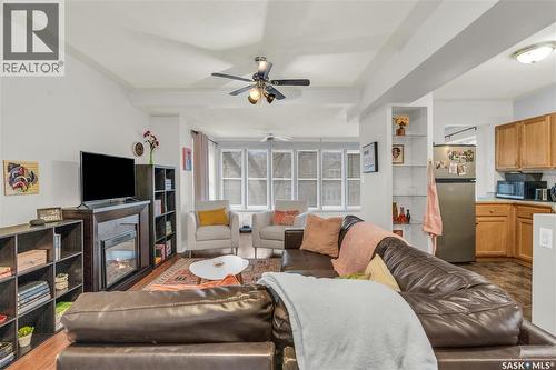 2231 Quebec Street, Regina, SK - Indoor Photo Showing Living Room