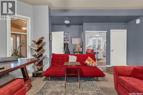 2231 Quebec Street, Regina, SK - Indoor Photo Showing Living Room
