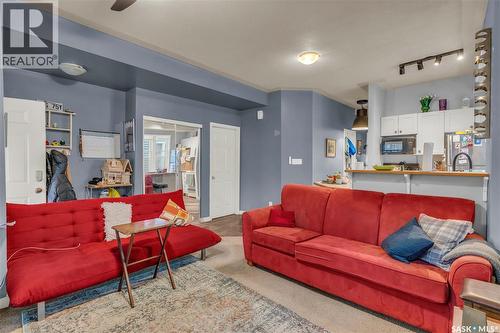 2231 Quebec Street, Regina, SK - Indoor Photo Showing Living Room