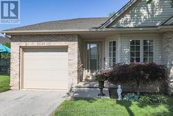 27 - 303 CENTRAL AVENUE  Grimsby (Grimsby East), ON L3M 5L7