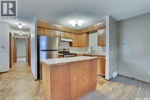 1580 Lacon Street, Regina, SK - Indoor Photo Showing Kitchen With Double Sink