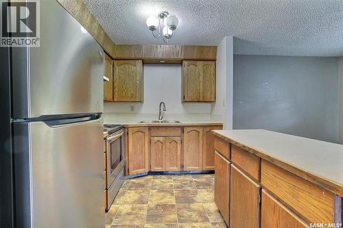 1580 Lacon Street, Regina, SK - Indoor Photo Showing Kitchen With Double Sink