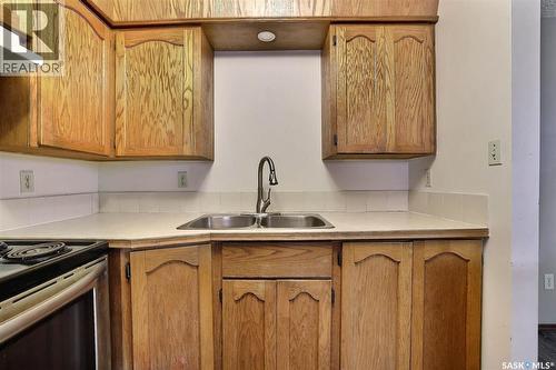 1580 Lacon Street, Regina, SK - Indoor Photo Showing Kitchen With Double Sink