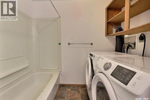 1580 Lacon Street, Regina, SK - Indoor Photo Showing Laundry Room