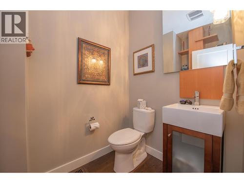 733 Hart Lane, Vernon, BC - Indoor Photo Showing Bathroom