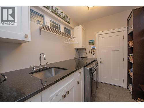 733 Hart Lane, Vernon, BC - Indoor Photo Showing Kitchen