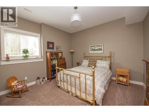 733 Hart Lane, Vernon, BC - Indoor Photo Showing Bedroom