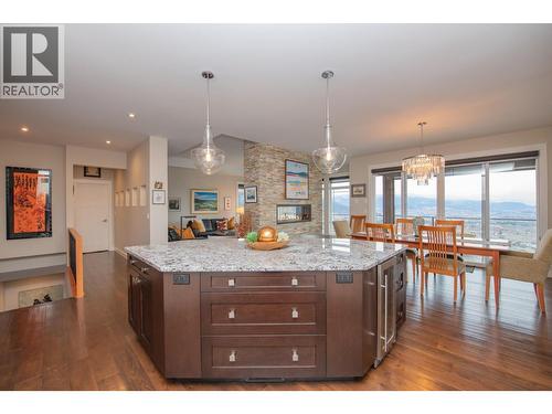 733 Hart Lane, Vernon, BC - Indoor Photo Showing Kitchen With Upgraded Kitchen
